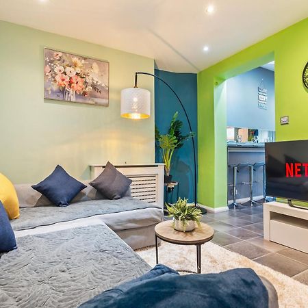 Comfy 4Br House Close To Subway Лондон Экстерьер фото