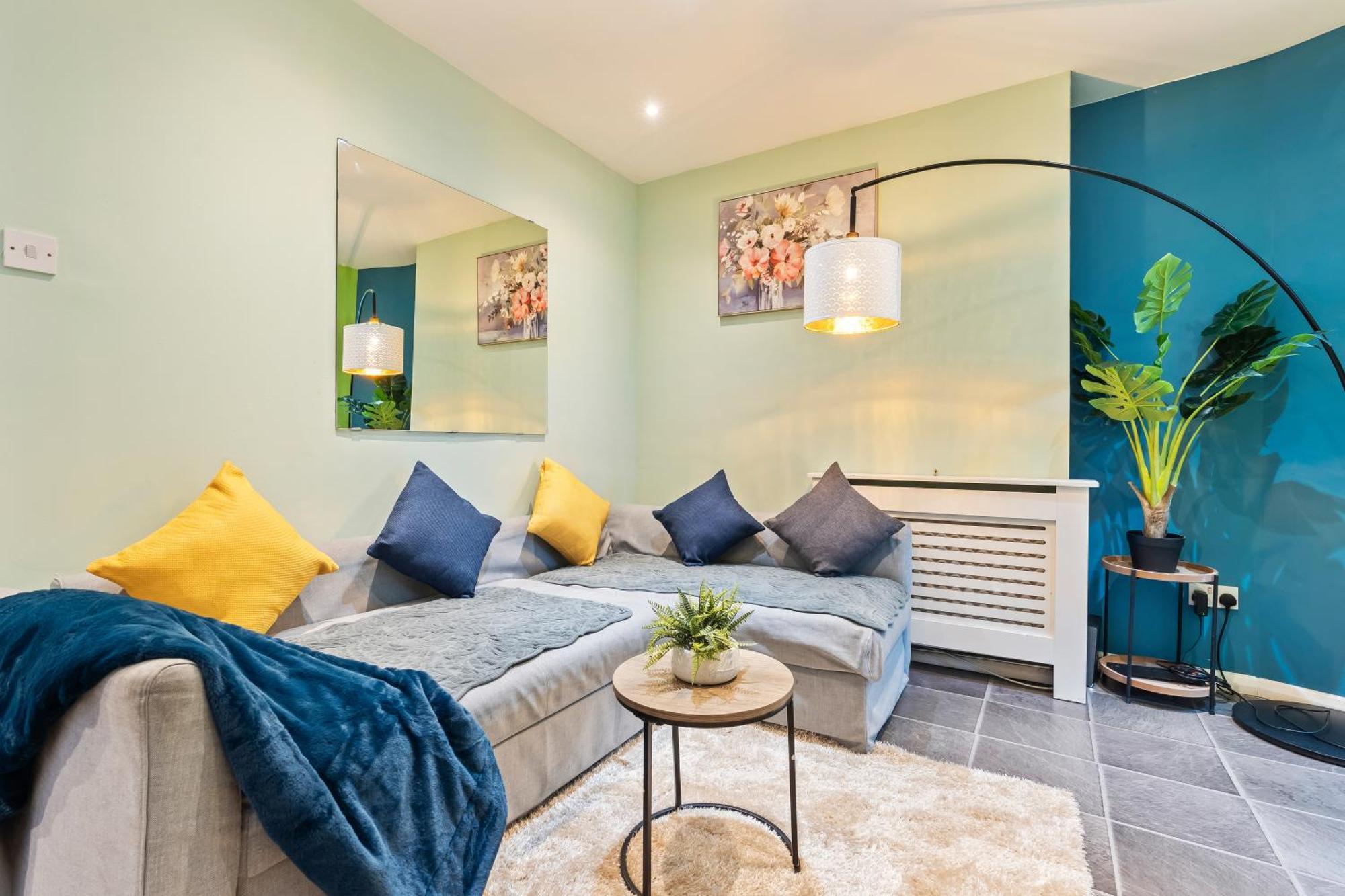 Comfy 4Br House Close To Subway Лондон Экстерьер фото