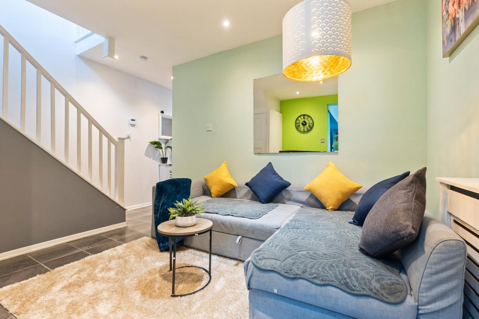 Comfy 4Br House Close To Subway Лондон Экстерьер фото